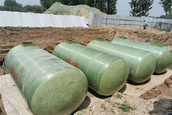 新疆專業(yè)的玻璃鋼化糞池 新疆專業(yè)的玻璃鋼化糞池