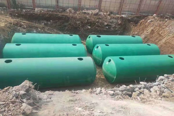 新疆消防水罐.jpg 新疆消防水罐.jpg