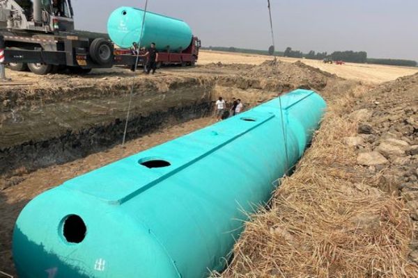 新疆玻璃鋼化糞池.jpg 新疆玻璃鋼化糞池.jpg